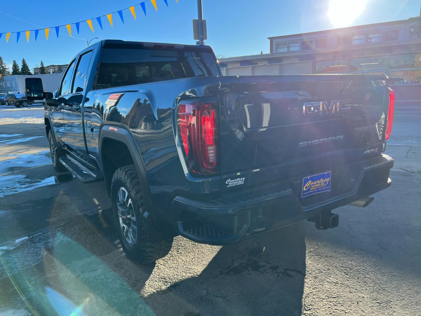 2022 Blue /Charcoal GMC Sierra 2500HD AT4 Crew Cab 4WD (1GT49PE70NF) with an 6.6L Gas engine, automatic transmission, located at 116 5th Avenue South, Lewistown, MT, 59457, 47.063877, -109.427879 - Photo#2